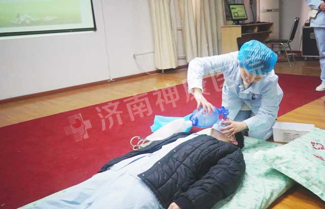 ������ҽԺ��չ������Ա�ķθ�����������ѵ