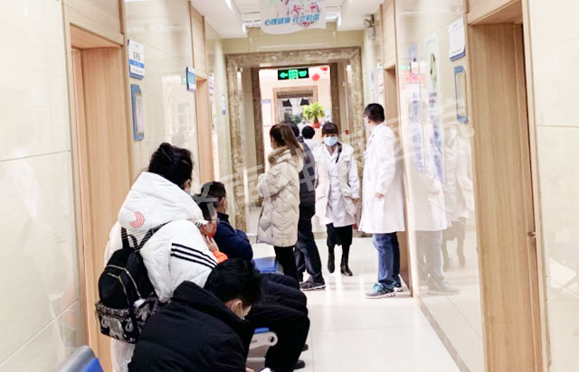 �ں��ҽ�߷����٣�������ҽԺ��벢�ٱ���ҽ�Ʒ���